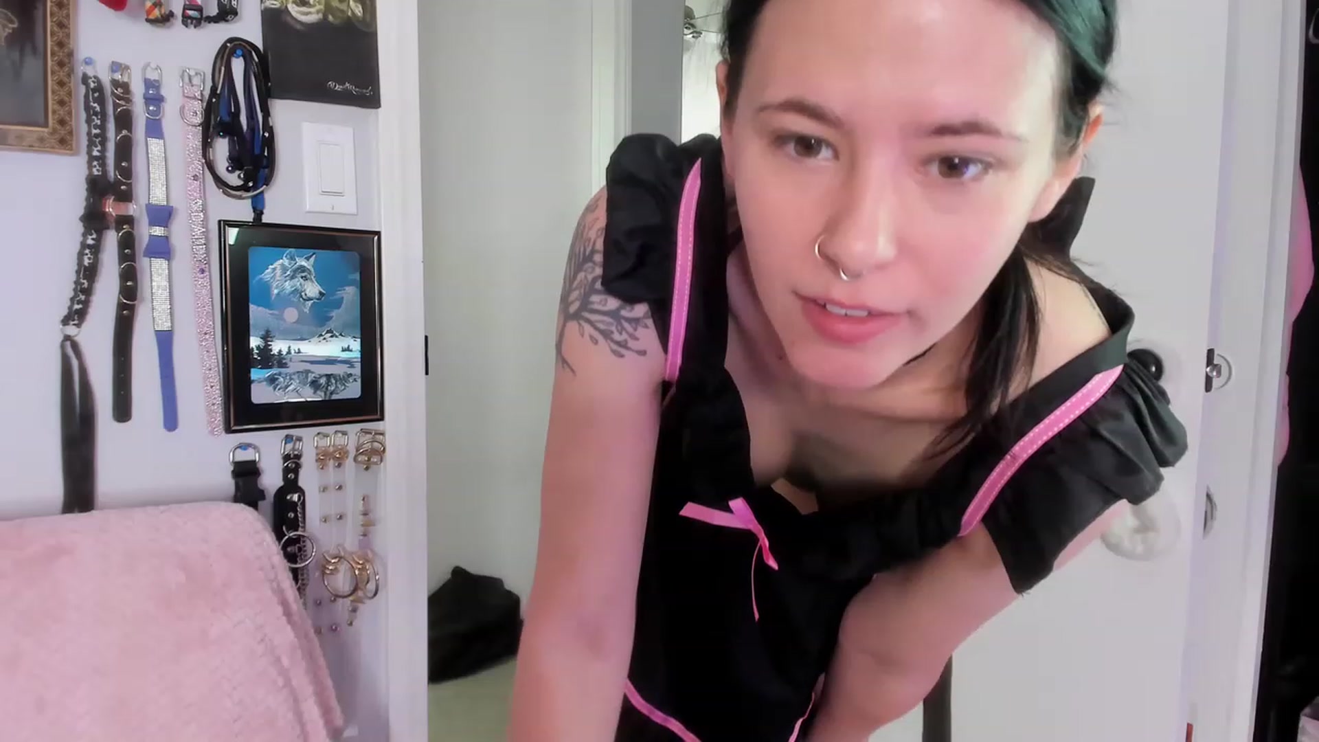 Gallery image thumbnail from Isabelle_Babe's myfreecams stream on, 05/28/2023, 18:15 image 14 of 20