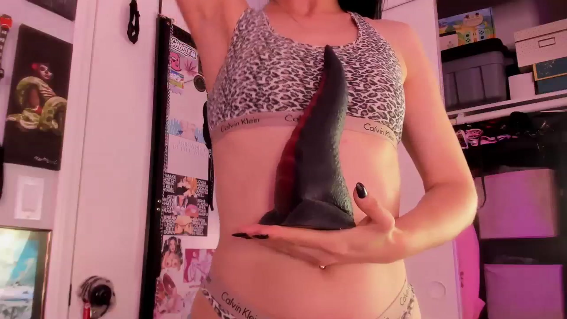 Gallery image thumbnail from Isabelle_Babe's myfreecams stream on, 07/22/2023, 20:09 image 8 of 20
