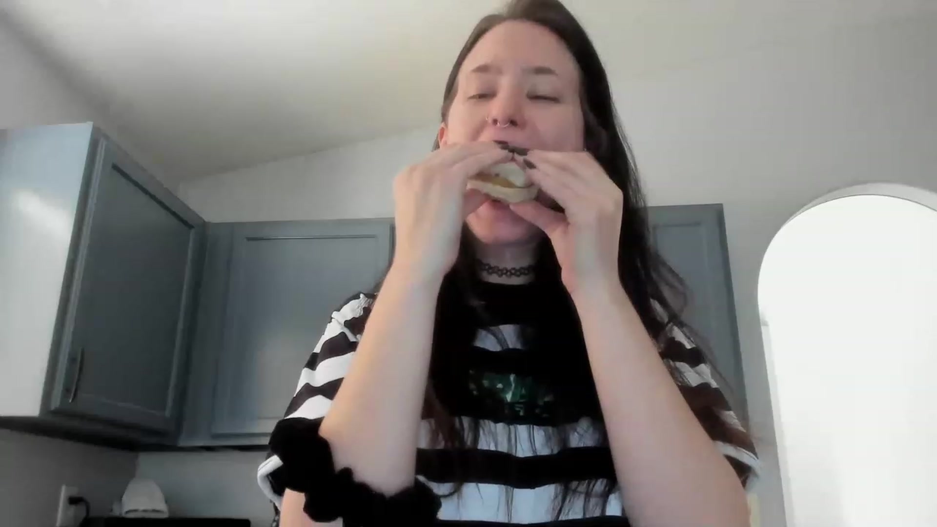 Gallery image thumbnail from Isabelle_Babe's myfreecams stream on, 08/05/2023, 21:35 image 2 of 20