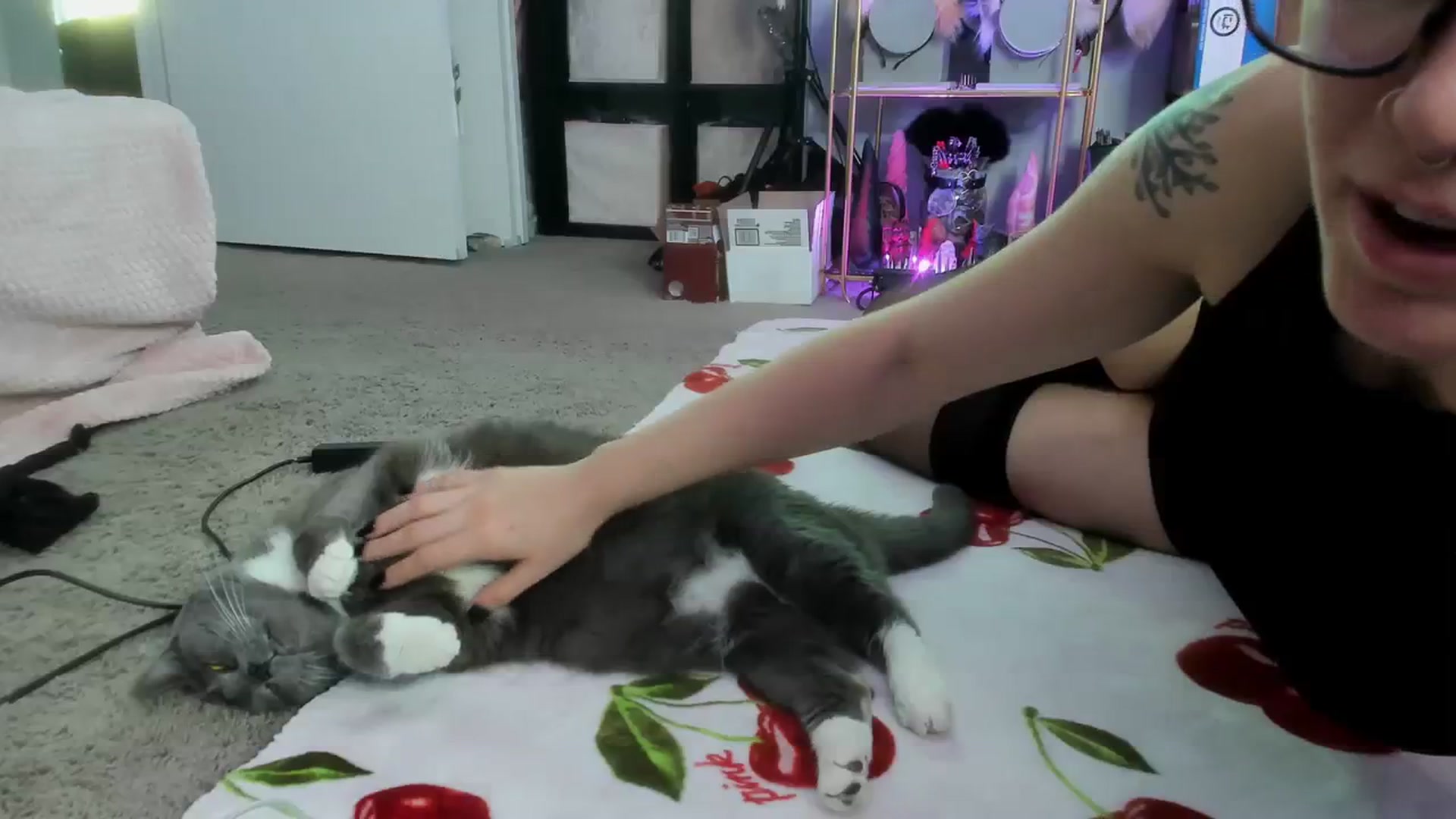 Gallery image thumbnail from Isabelle_Babe's myfreecams stream on, 08/08/2023, 19:45 image 4 of 20