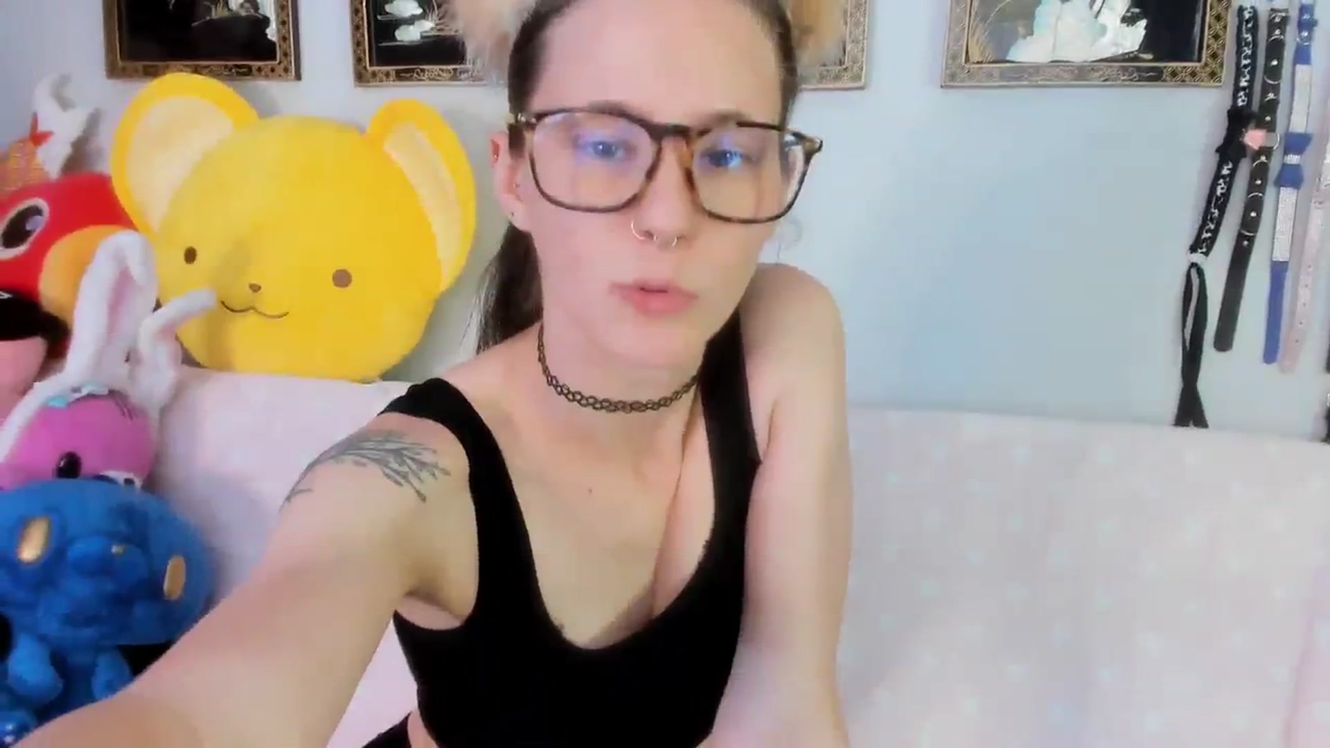 Gallery image thumbnail from Isabelle_Babe's myfreecams stream on, 08/17/2023, 01:19 image 8 of 20