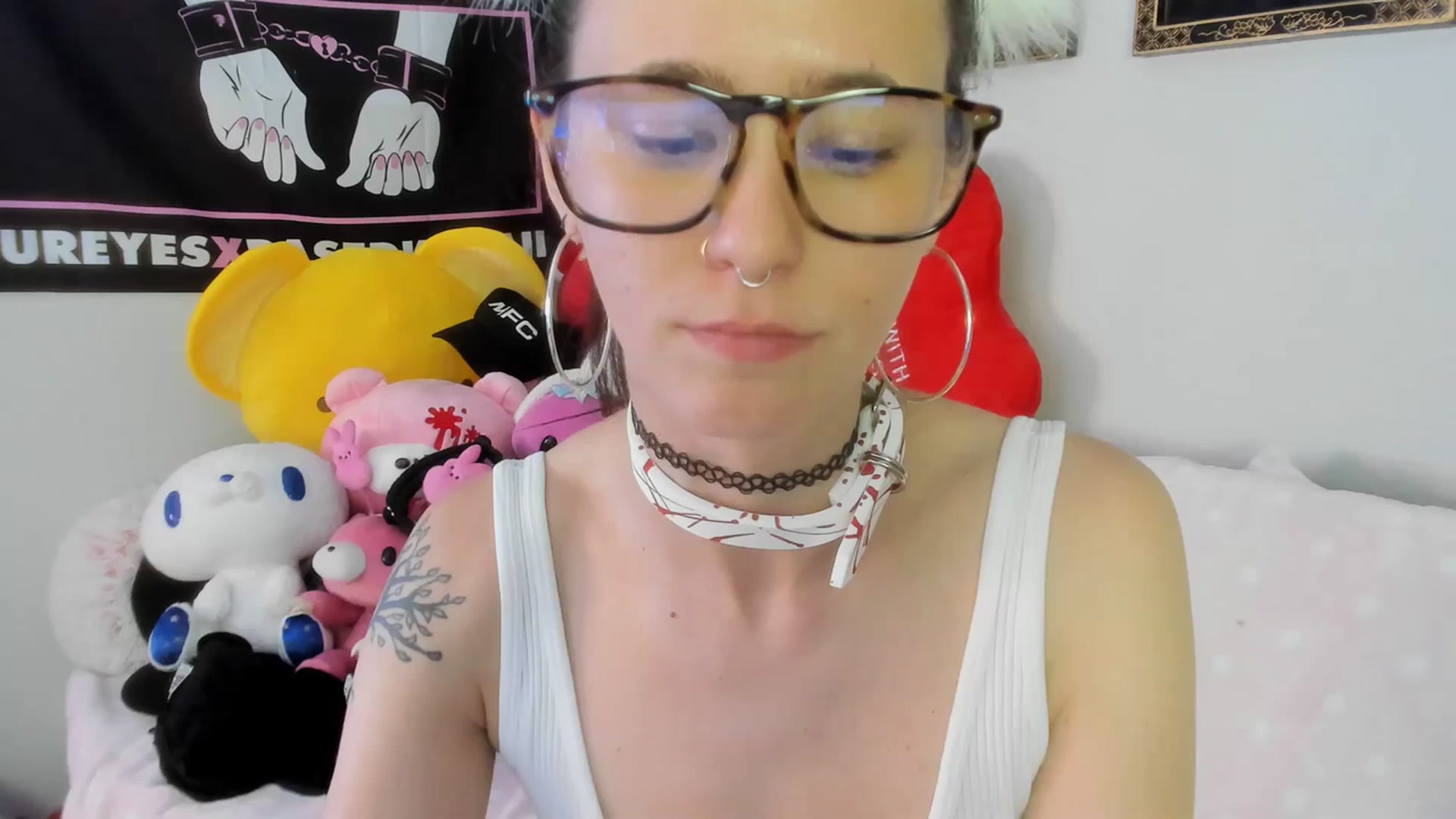 Gallery image thumbnail from Isabelle_Babe's myfreecams stream on, 08/18/2023, 02:04 image 16 of 20