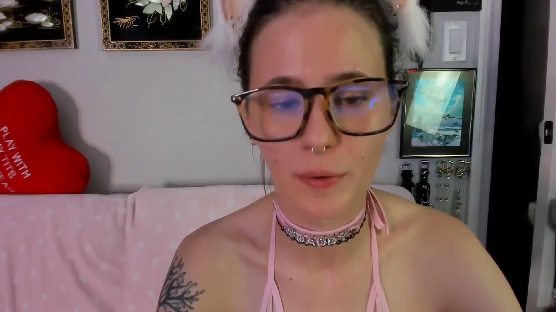Gallery image thumbnail from Isabelle_Babe's myfreecams stream on, 08/19/2023, 02:09 image 8 of 20
