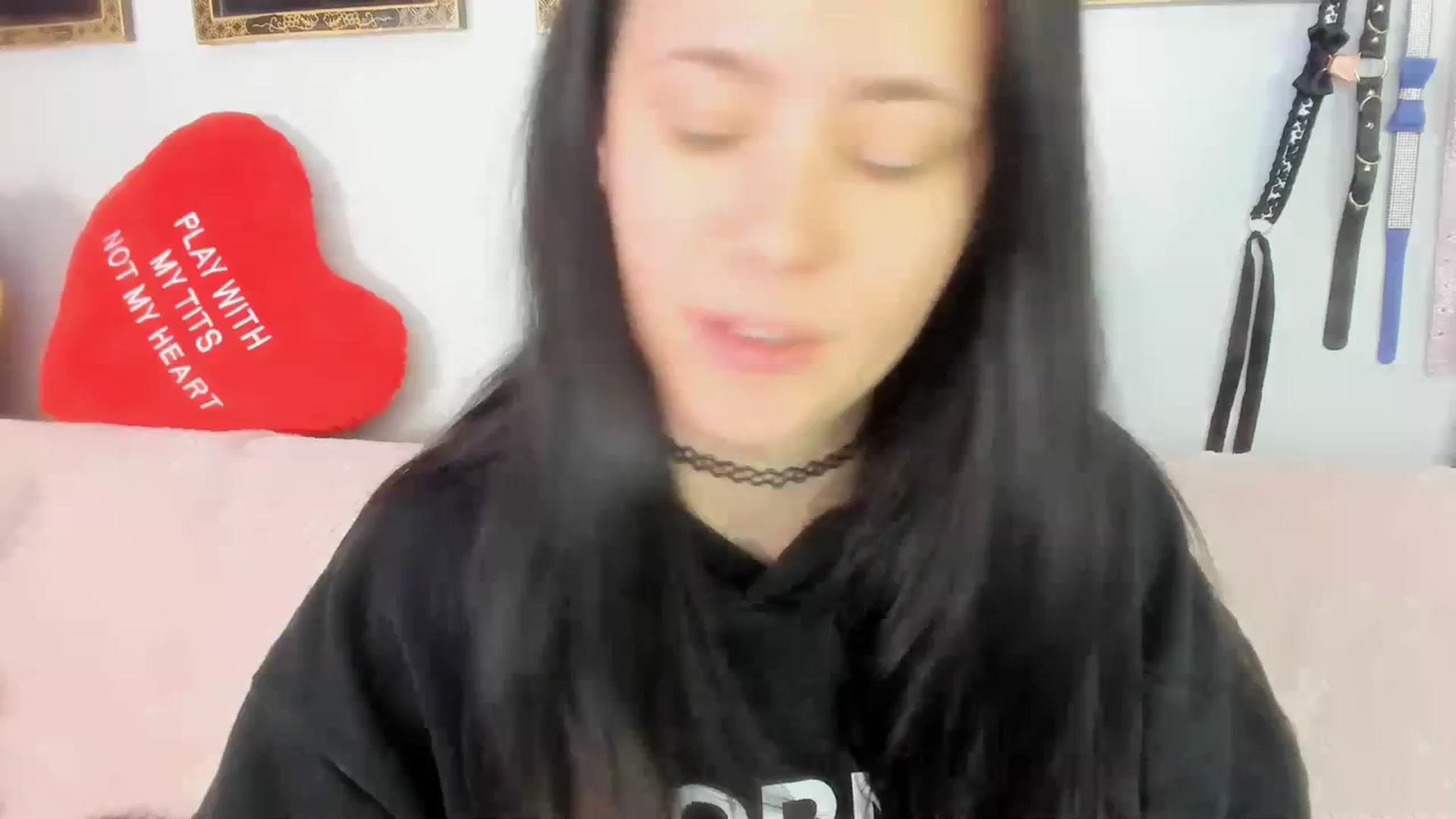 Gallery image thumbnail from Isabelle_Babe's myfreecams stream on, 08/27/2023, 19:31 image 9 of 20