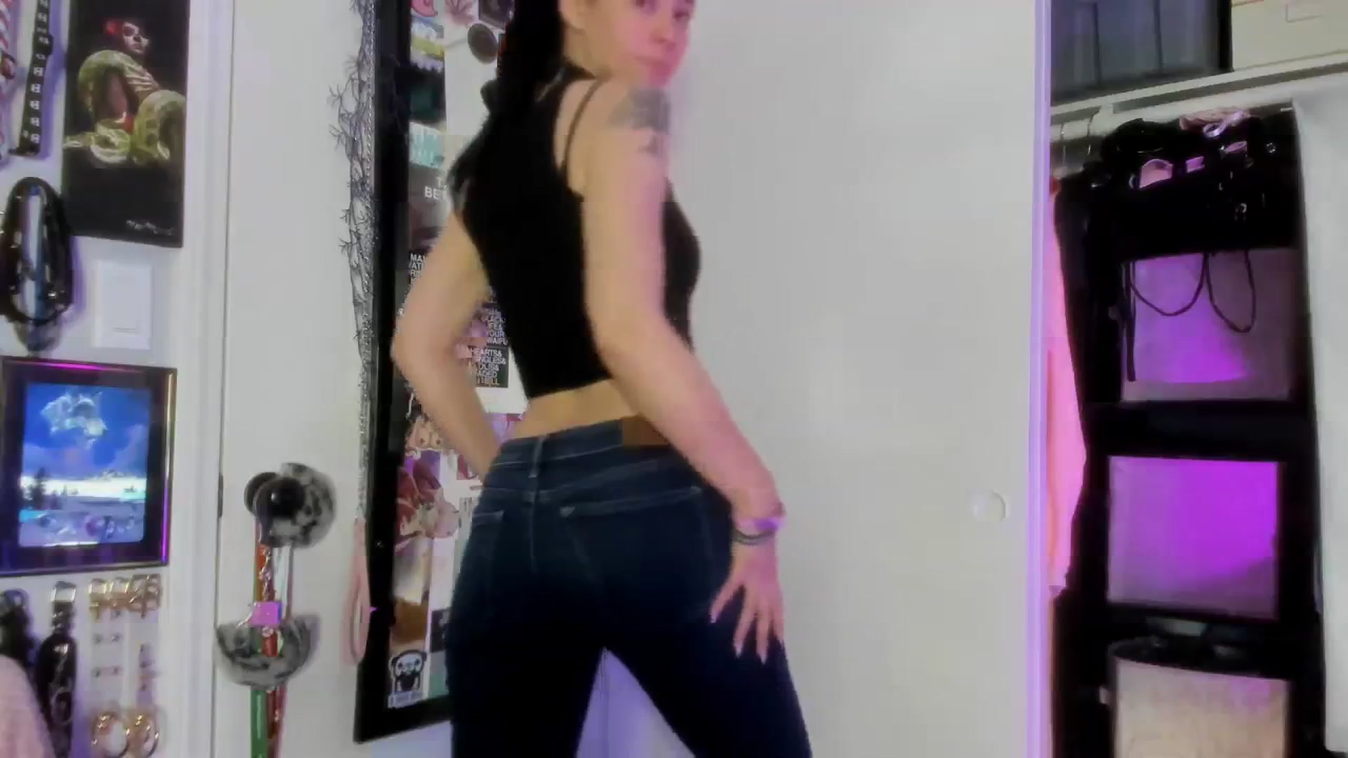 Gallery image thumbnail from Isabelle_Babe's myfreecams stream on, 11/29/2023, 12:05 image 7 of 20
