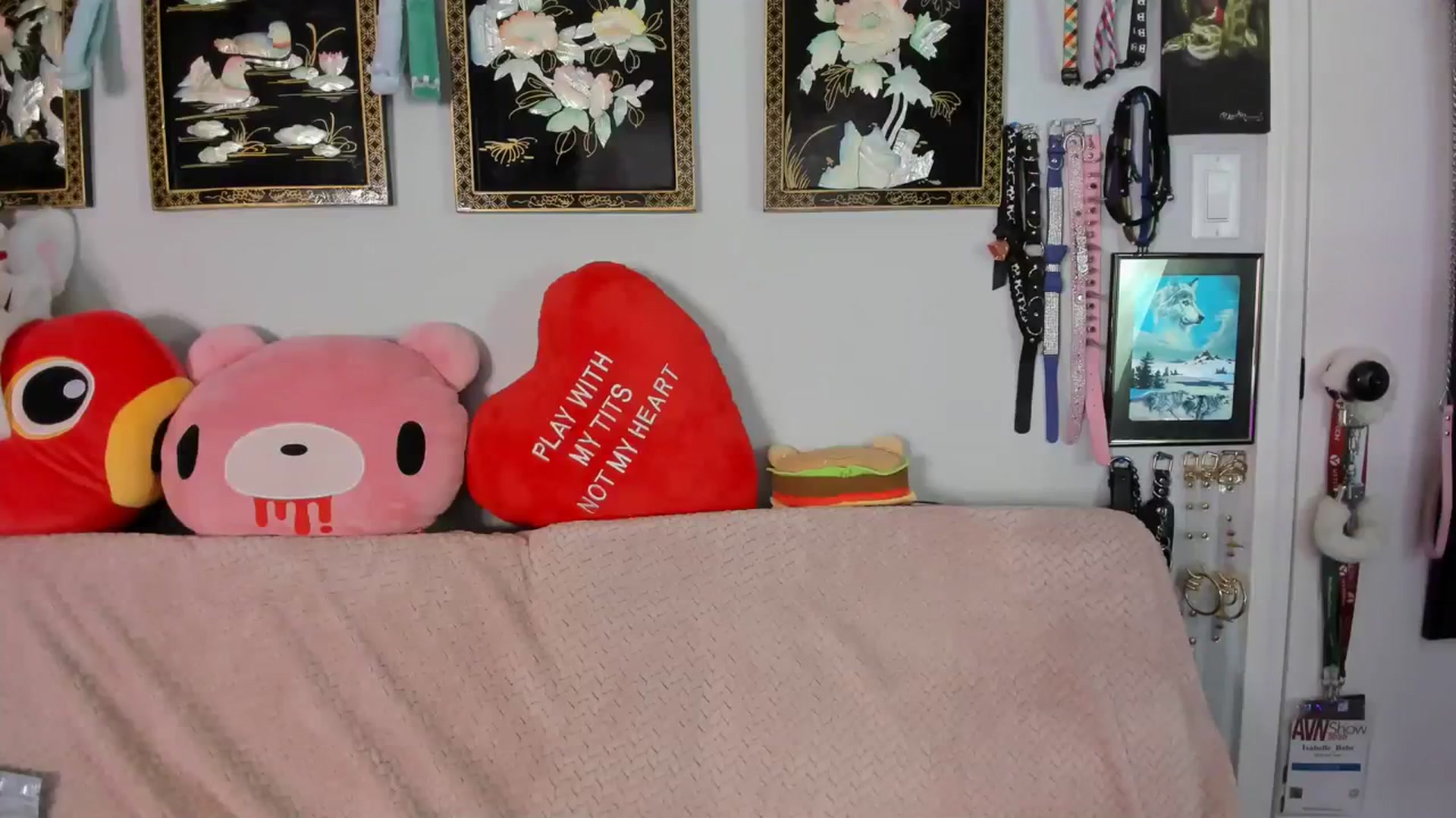 Gallery image thumbnail from Isabelle_Babe's myfreecams stream on, 12/18/2023, 16:49 image 14 of 20