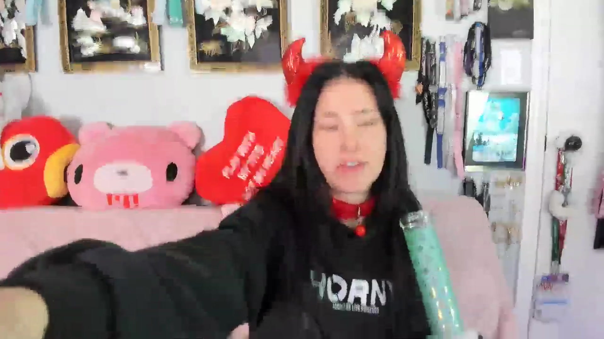 Gallery image thumbnail from Isabelle_Babe's myfreecams stream on, 12/18/2023, 16:49 image 13 of 20