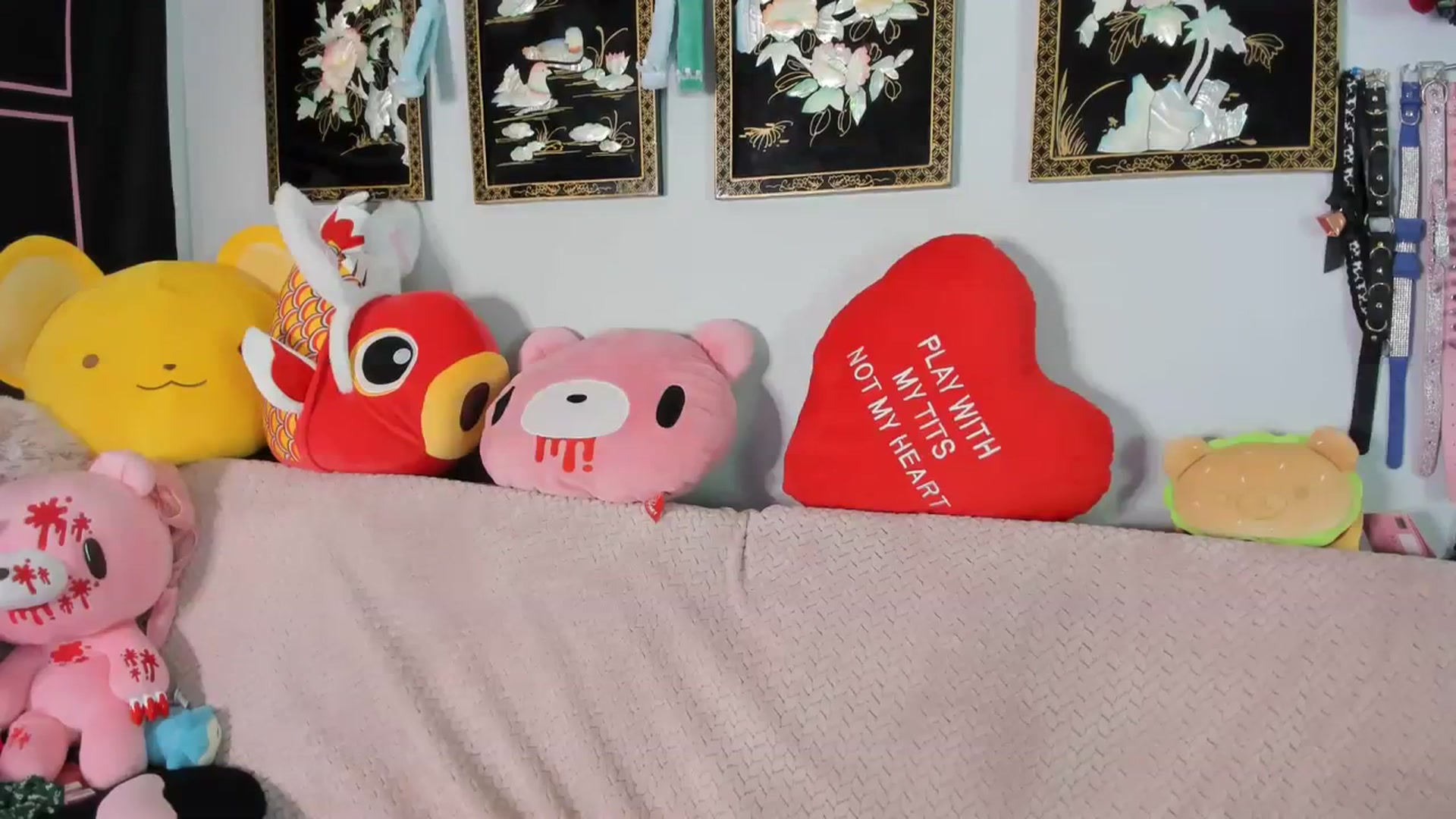Gallery image thumbnail from Isabelle_Babe's myfreecams stream on, 12/25/2023, 06:16 image 9 of 20