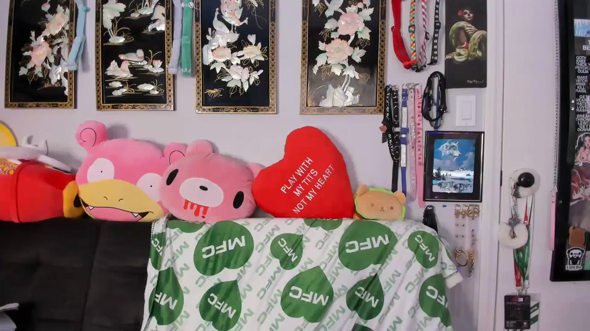 Gallery image thumbnail from Isabelle_Babe's myfreecams stream on, 12/31/2023, 19:57 image 8 of 20