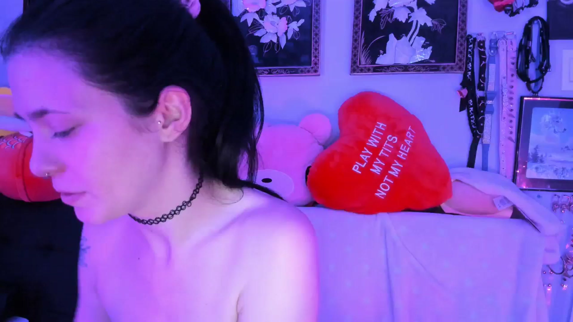 Gallery image thumbnail from Isabelle_Babe's myfreecams stream on, 01/01/2024, 13:12 image 10 of 20