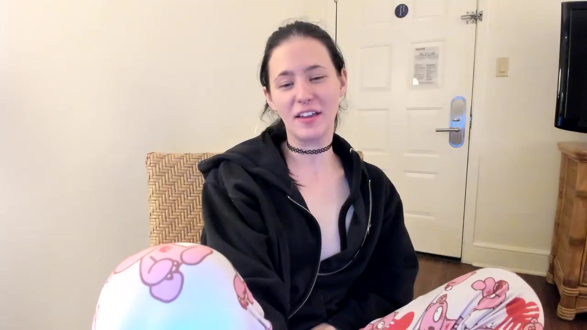 Gallery image thumbnail from Isabelle_Babe's myfreecams stream on, 06/04/2024, 08:51 image 1 of 20