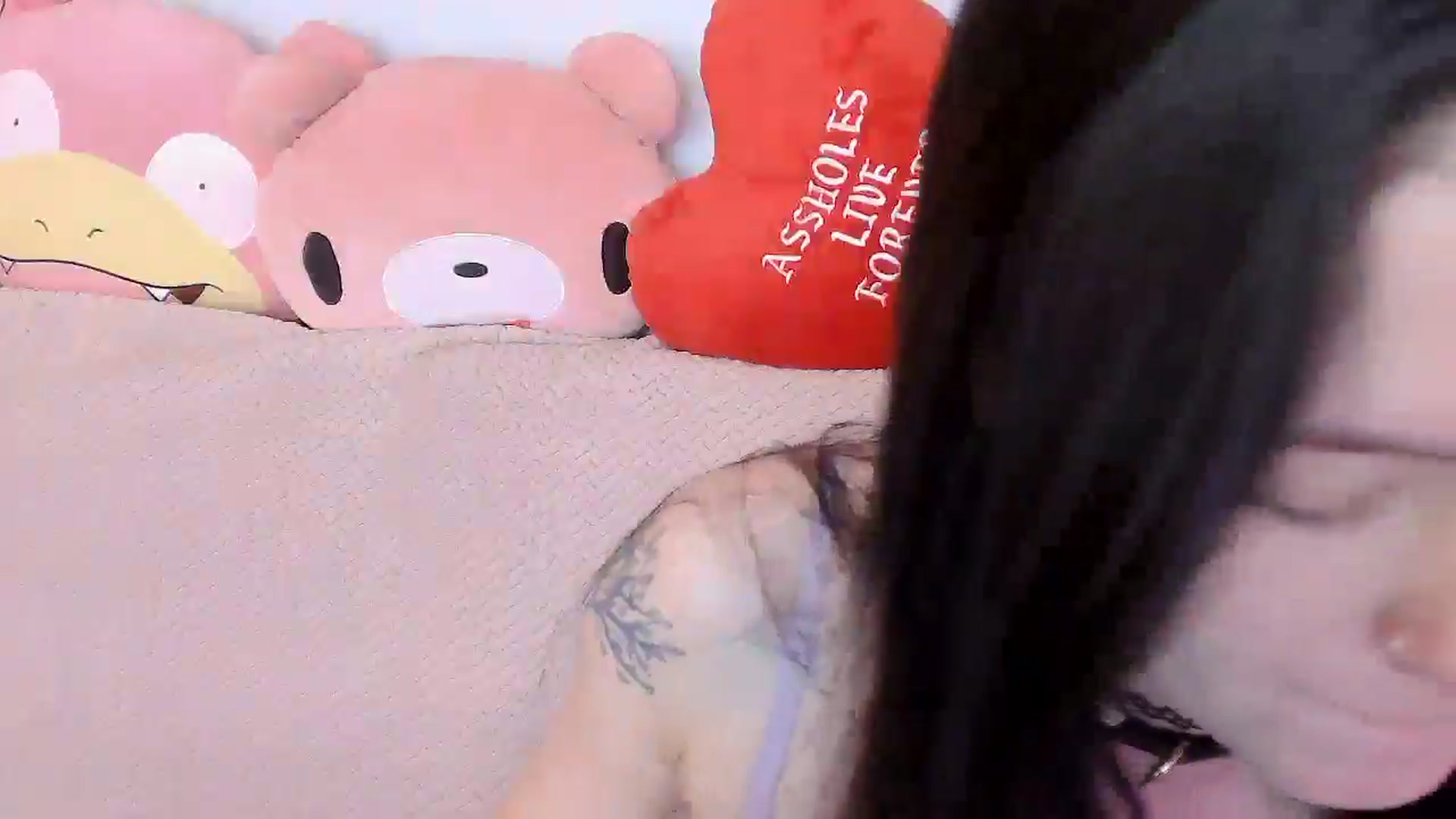 Gallery image thumbnail from Isabelle_Babe's myfreecams stream on, 12/23/2024, 19:32 image 13 of 20