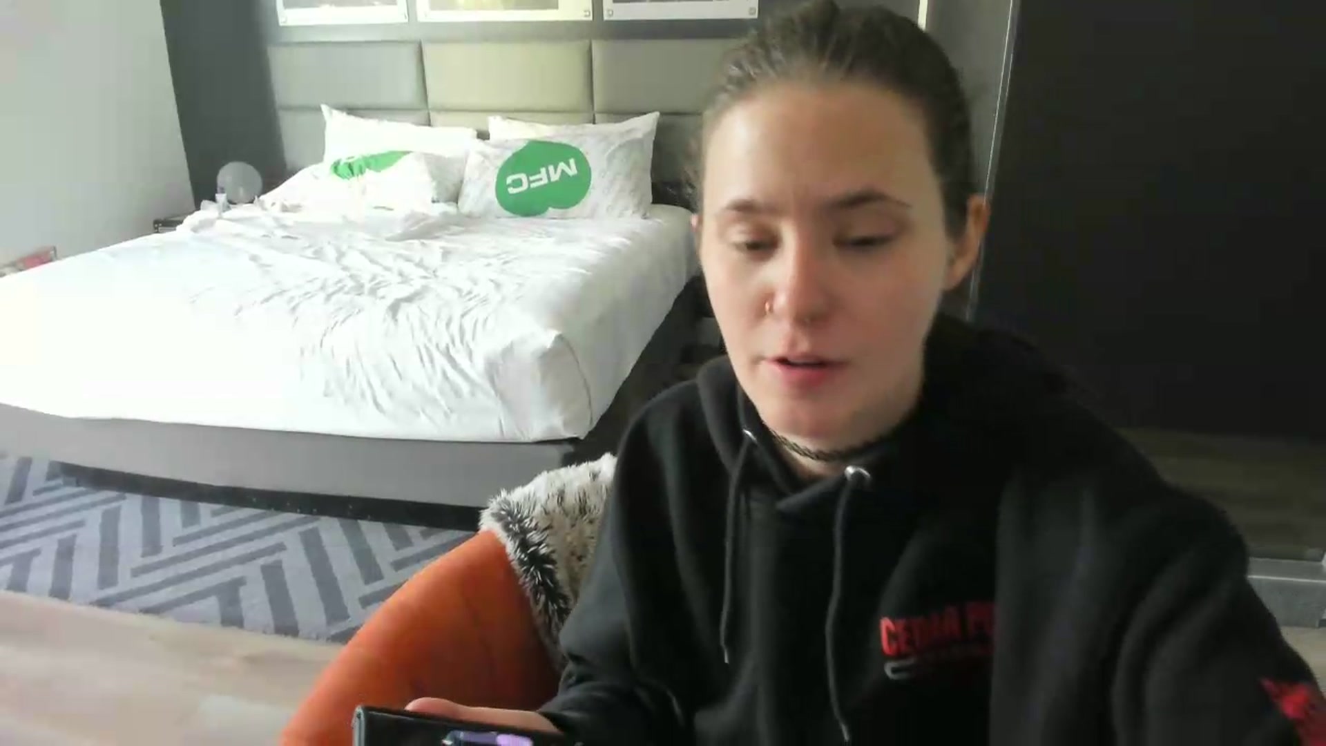 Gallery image thumbnail from Isabelle_Babe's myfreecams stream on, 05/19/2026, 13:43 image 16 of 20