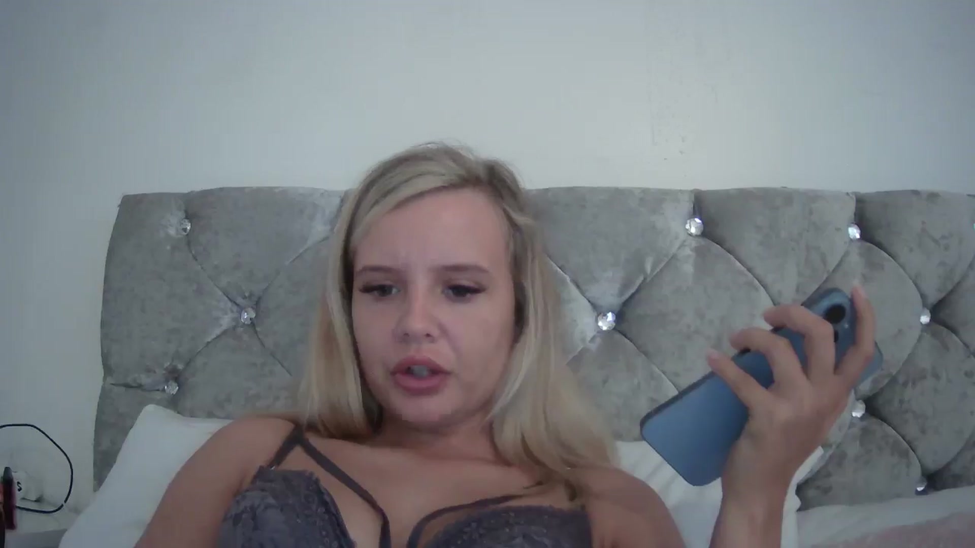 Gallery image thumbnail from Isabelle_xoxo's myfreecams stream on, 05/16/2024, 09:03 image 7 of 20