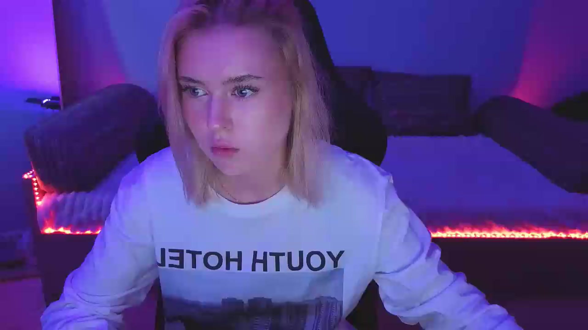 Gallery image thumbnail from Isabellla's myfreecams stream on, 09/25/2026, 14:13 image 8 of 20