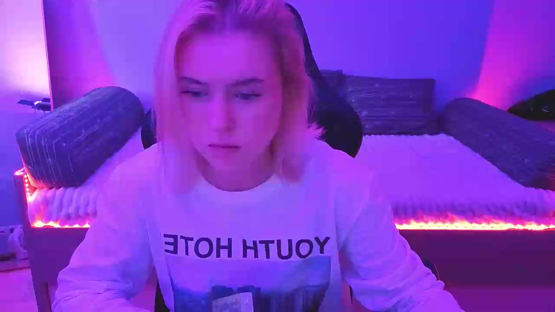 Gallery image thumbnail from Isabellla's myfreecams stream on, 09/25/2026, 14:13 image 1 of 20