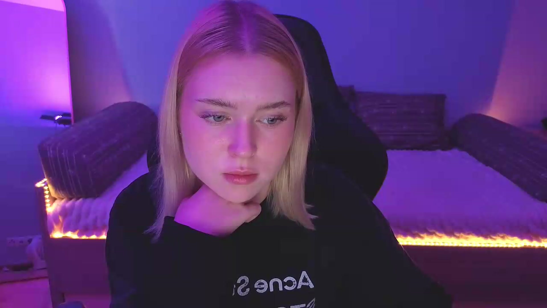 Gallery image thumbnail from Isabellla's myfreecams stream on, 09/27/2026, 12:19 image 3 of 20