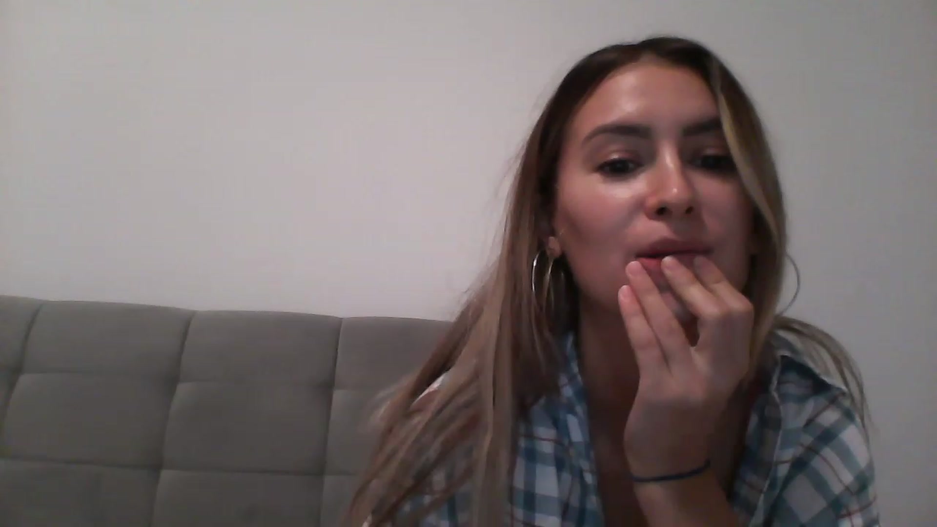 Gallery image thumbnail from Iselin39's myfreecams stream on, 11/23/2022, 21:50 image 5 of 20