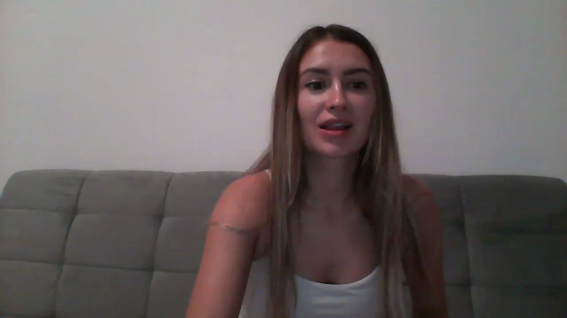 Gallery image thumbnail from Iselin39's myfreecams stream on, 01/06/2023, 21:31 image 16 of 20