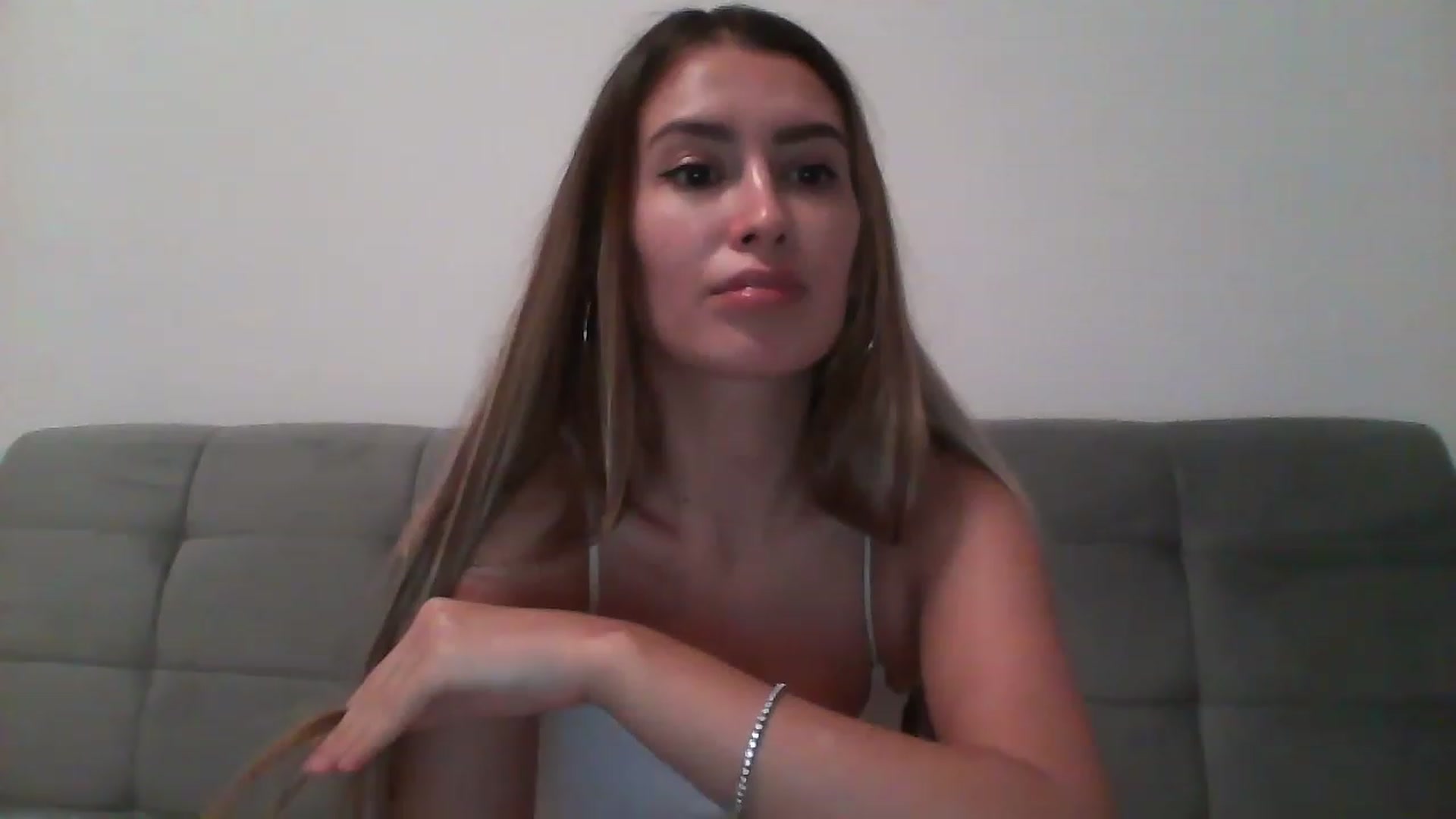 Gallery image thumbnail from Iselin39's myfreecams stream on, 01/06/2023, 21:31 image 13 of 20