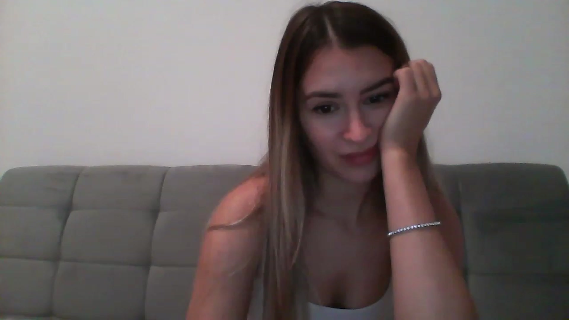 Gallery image thumbnail from Iselin39's myfreecams stream on, 01/06/2023, 21:31 image 9 of 20