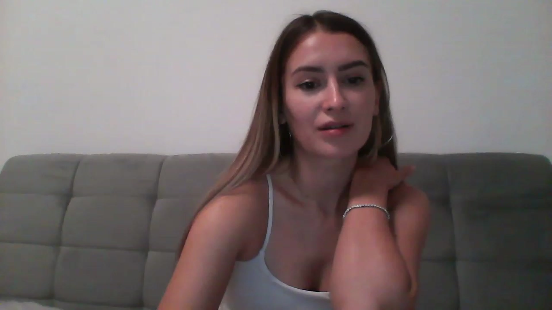 Gallery image thumbnail from Iselin39's myfreecams stream on, 01/06/2023, 21:31 image 3 of 20