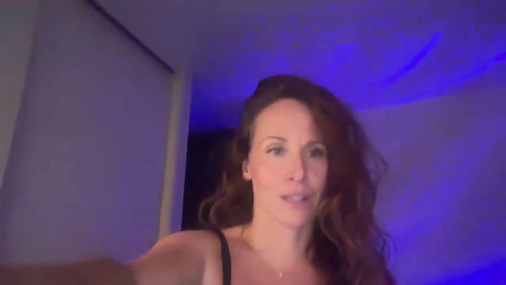 Gallery image thumbnail from IslaNixx's myfreecams stream on, 08/23/2026, 11:54 image 15 of 20
