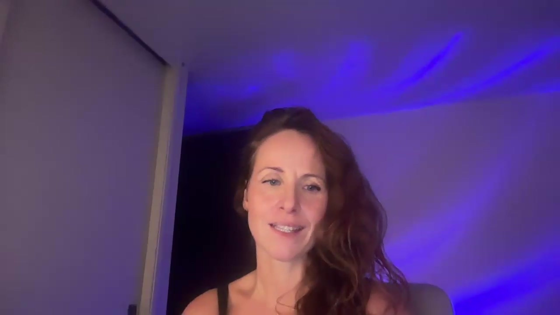 Gallery image thumbnail from IslaNixx's myfreecams stream on, 08/23/2026, 11:54 image 17 of 20