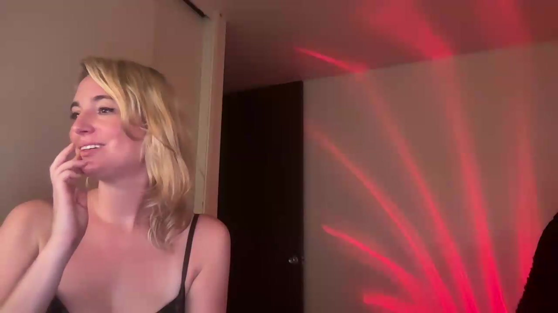 Gallery image thumbnail from IslaNyxx's myfreecams stream on, 08/26/2026, 09:21 image 3 of 20