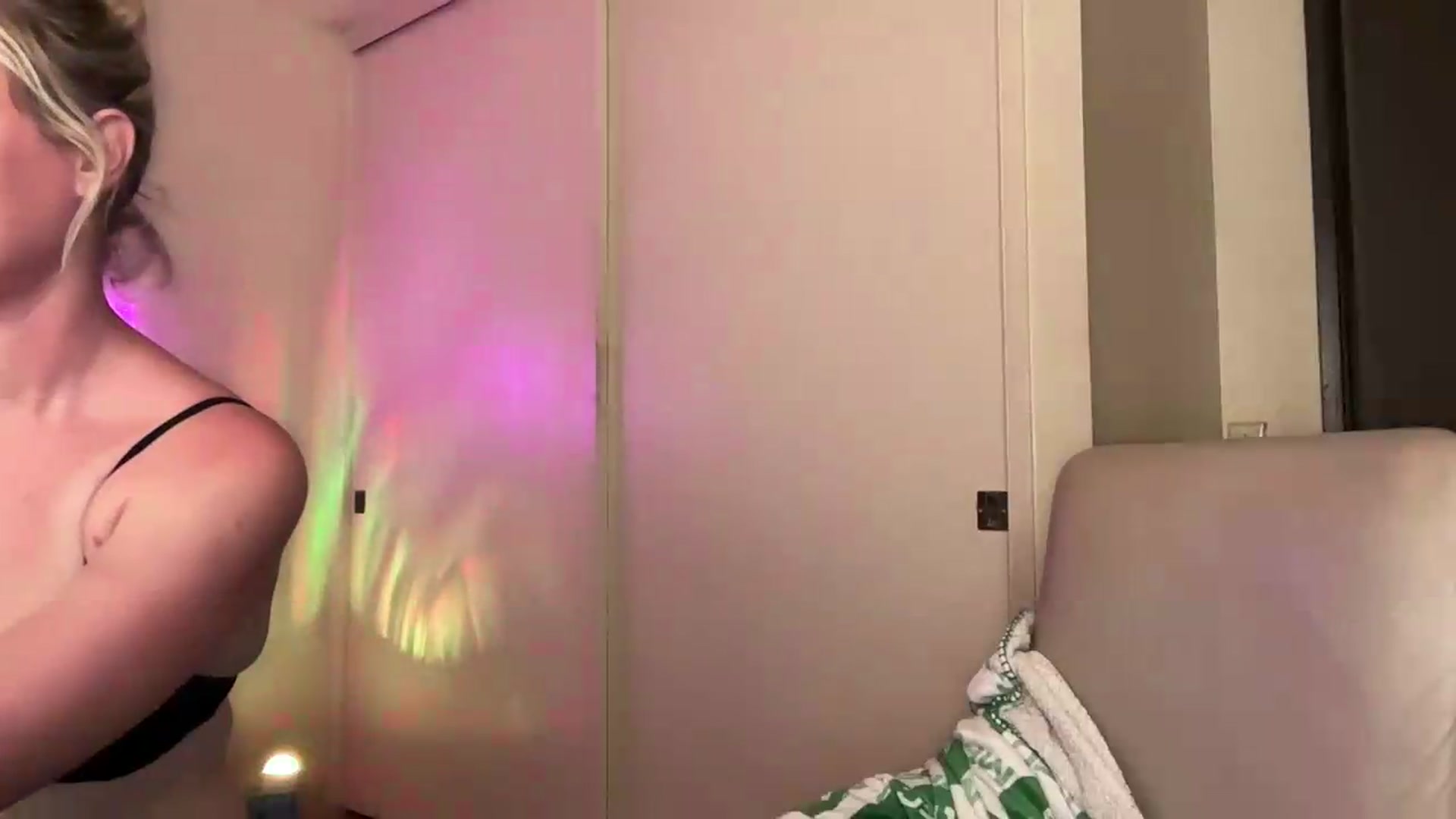 Gallery image thumbnail from IslaNyxx's myfreecams stream on, 09/14/2026, 09:25 image 13 of 20