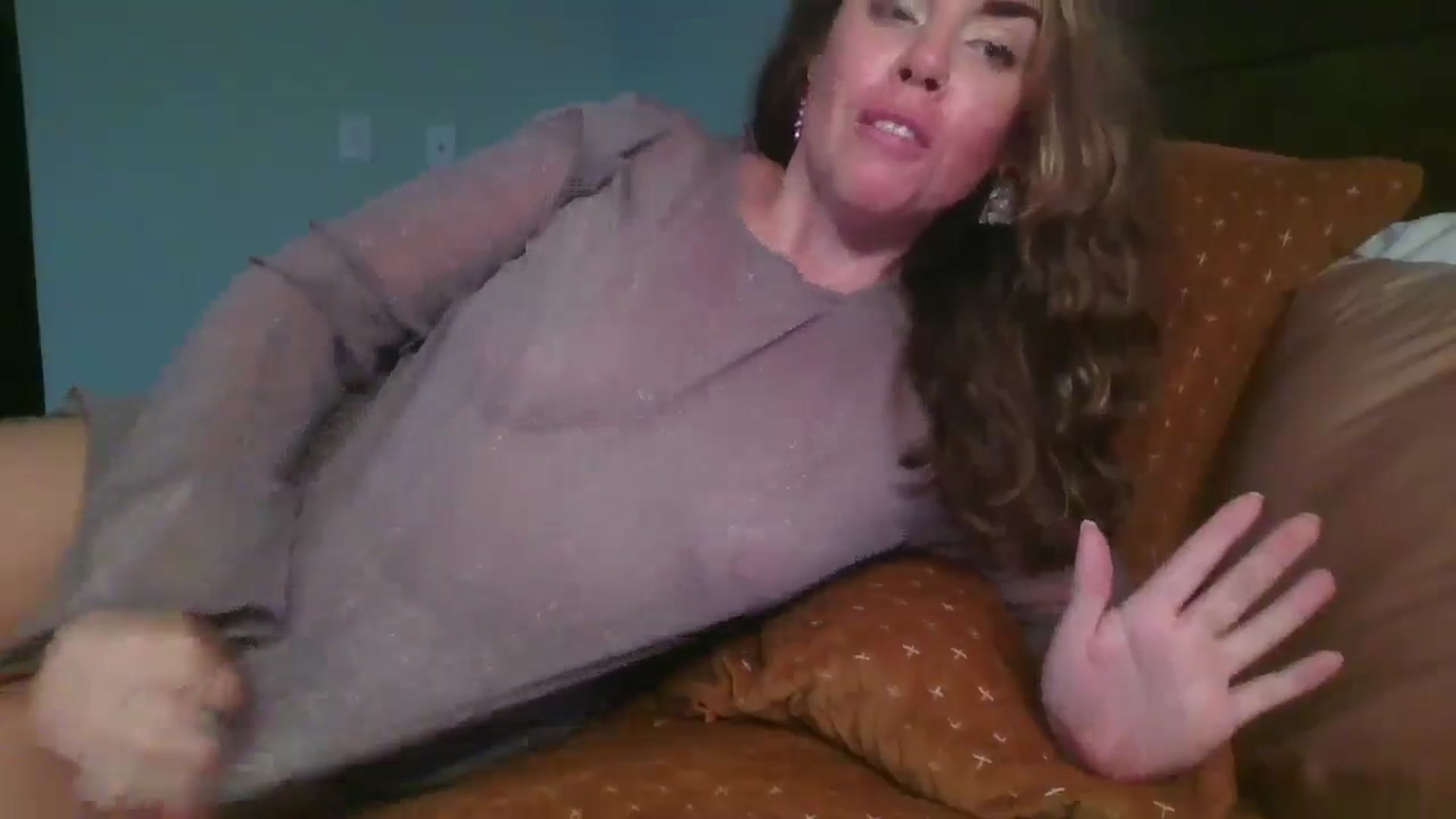 Gallery image thumbnail from IslandQueenR's myfreecams stream on, 12/06/2024, 22:13 image 18 of 20