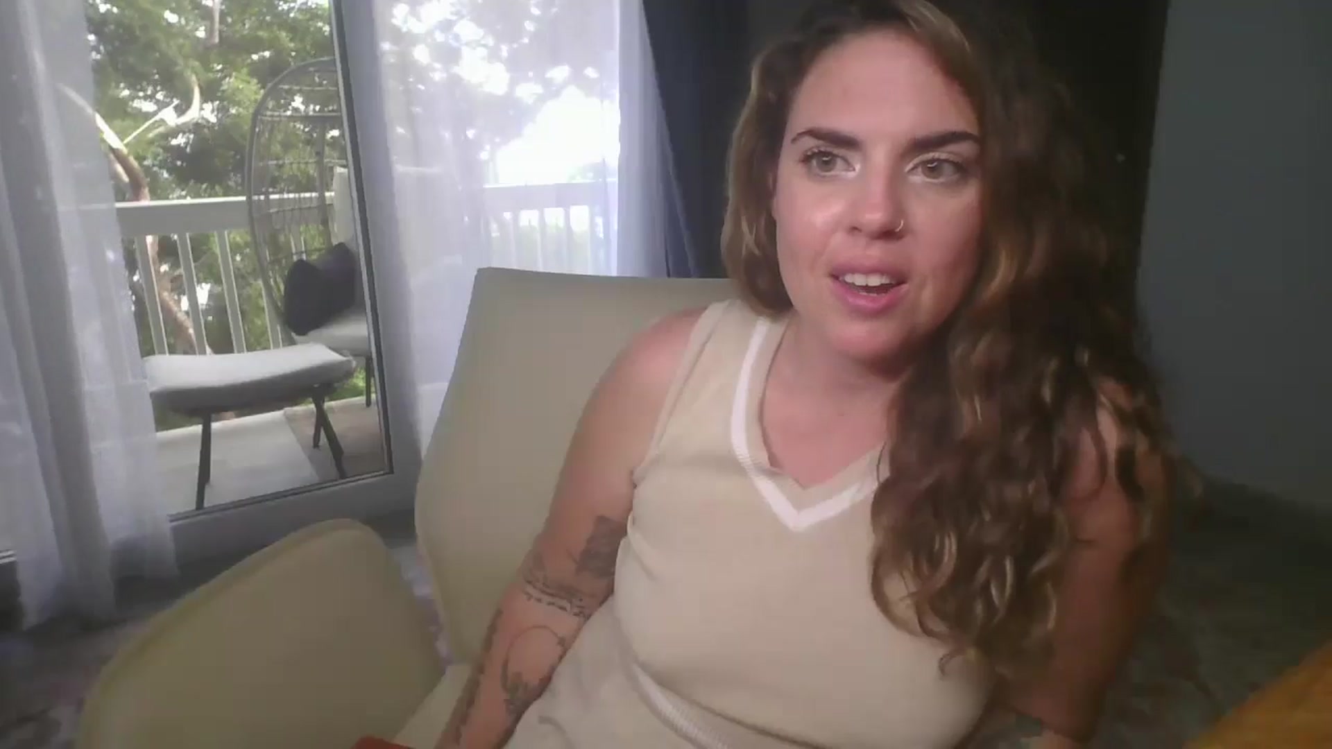 Gallery image thumbnail from IslandQueenR's myfreecams stream on, 12/14/2024, 19:44 image 2 of 20