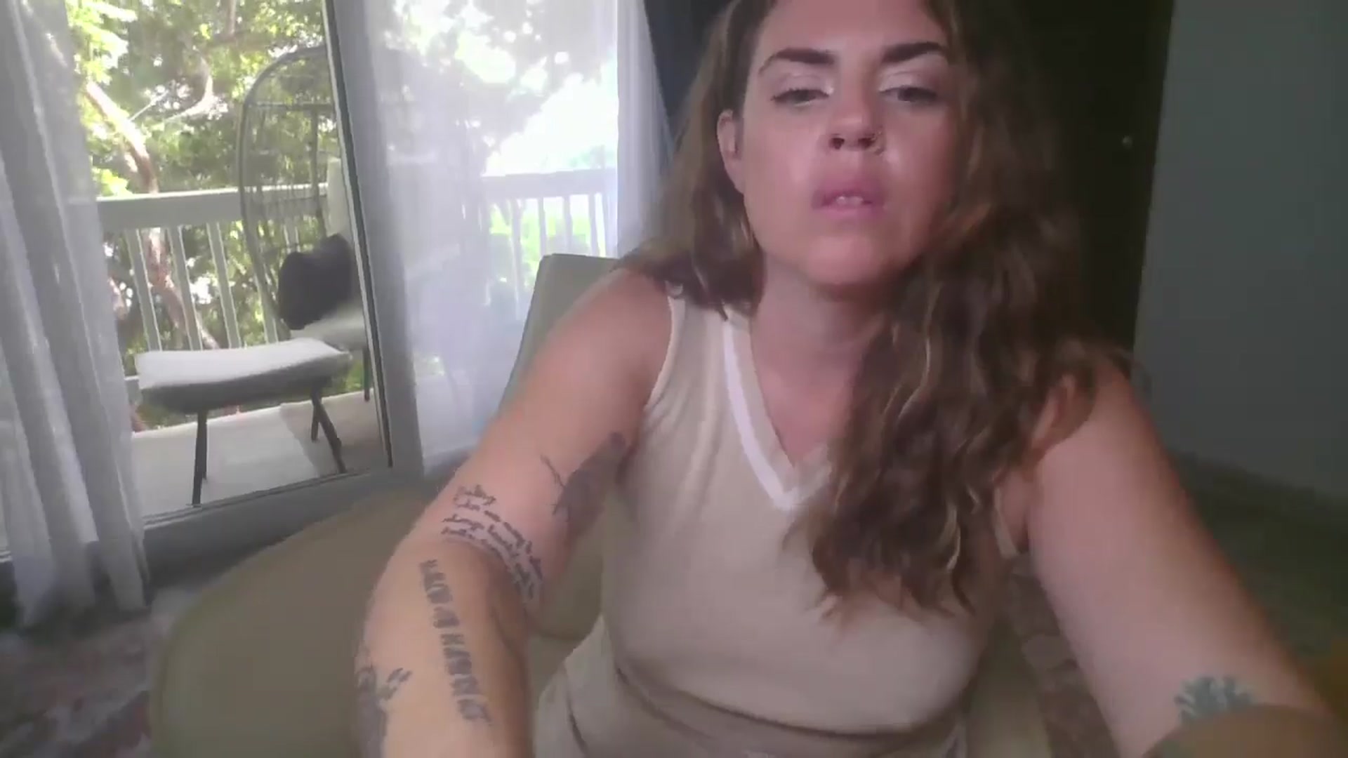 Gallery image thumbnail from IslandQueenR's myfreecams stream on, 12/14/2024, 19:44 image 16 of 20