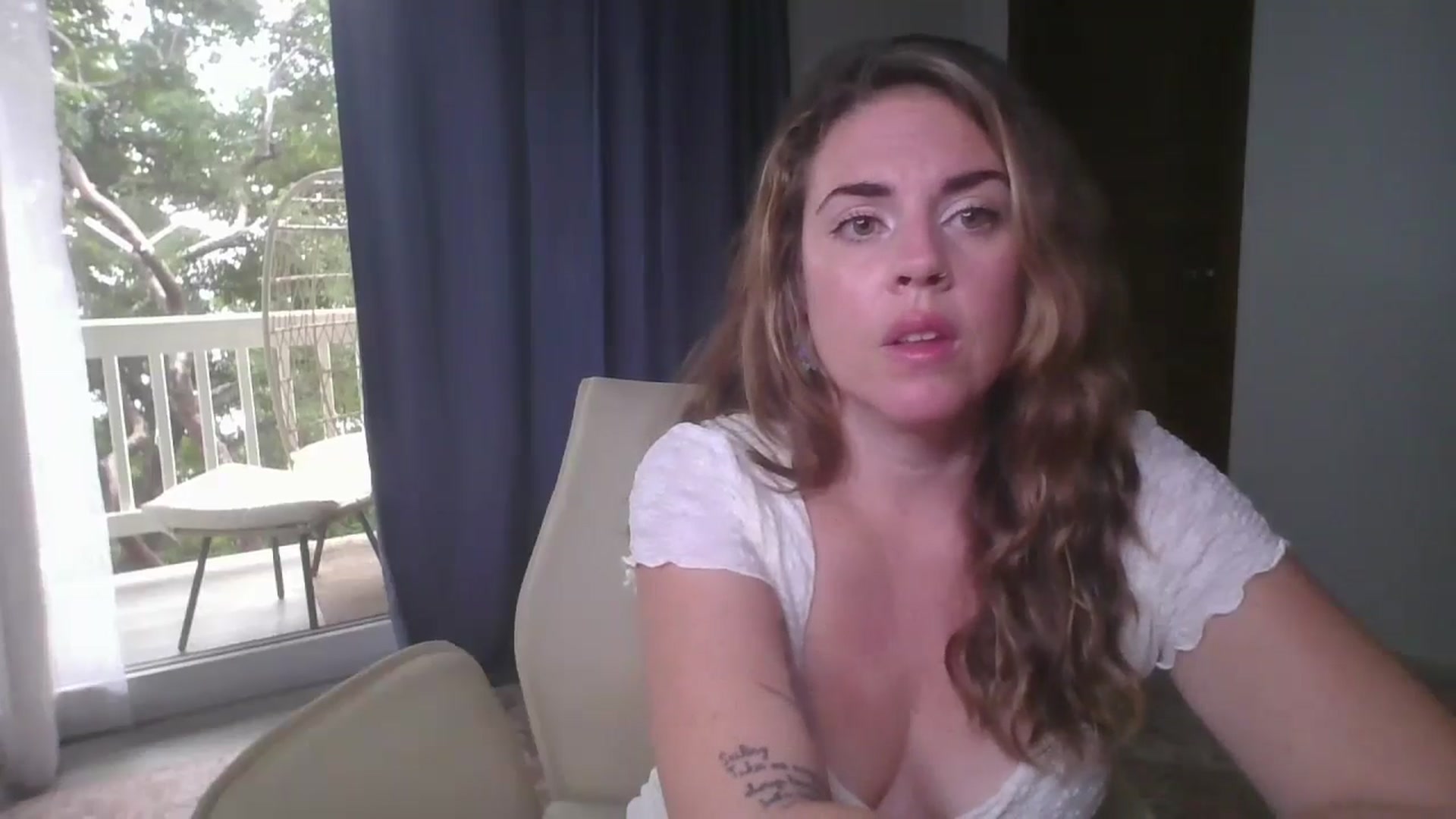 Gallery image thumbnail from IslandQueenR's myfreecams stream on, 12/16/2024, 16:43 image 3 of 20