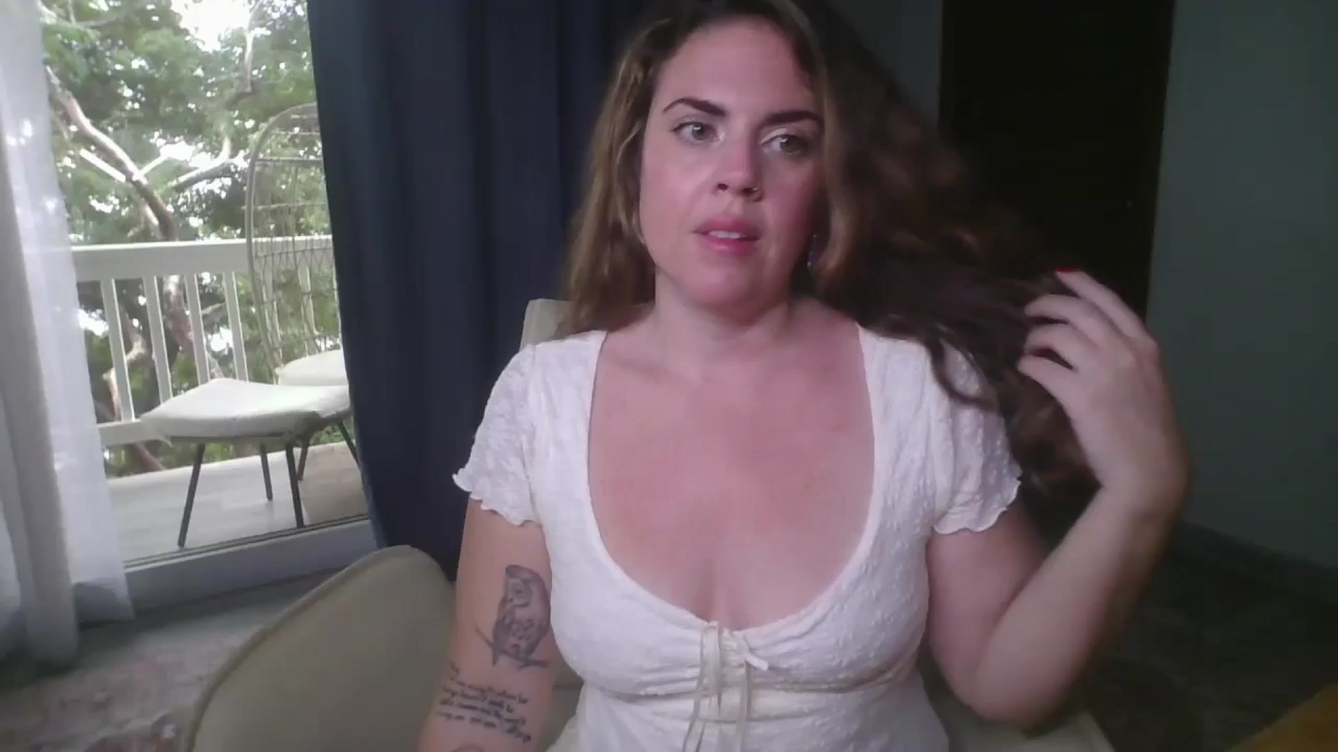 Gallery image thumbnail from IslandQueenR's myfreecams stream on, 12/16/2024, 16:43 image 4 of 20