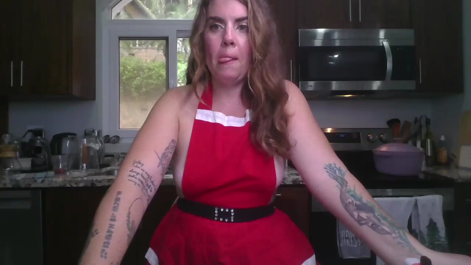Gallery image thumbnail from IslandQueenR's myfreecams stream on, 12/24/2024, 21:24 image 14 of 20