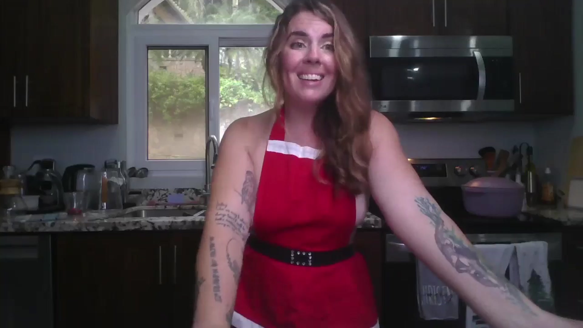 Gallery image thumbnail from IslandQueenR's myfreecams stream on, 12/24/2024, 21:24 image 16 of 20