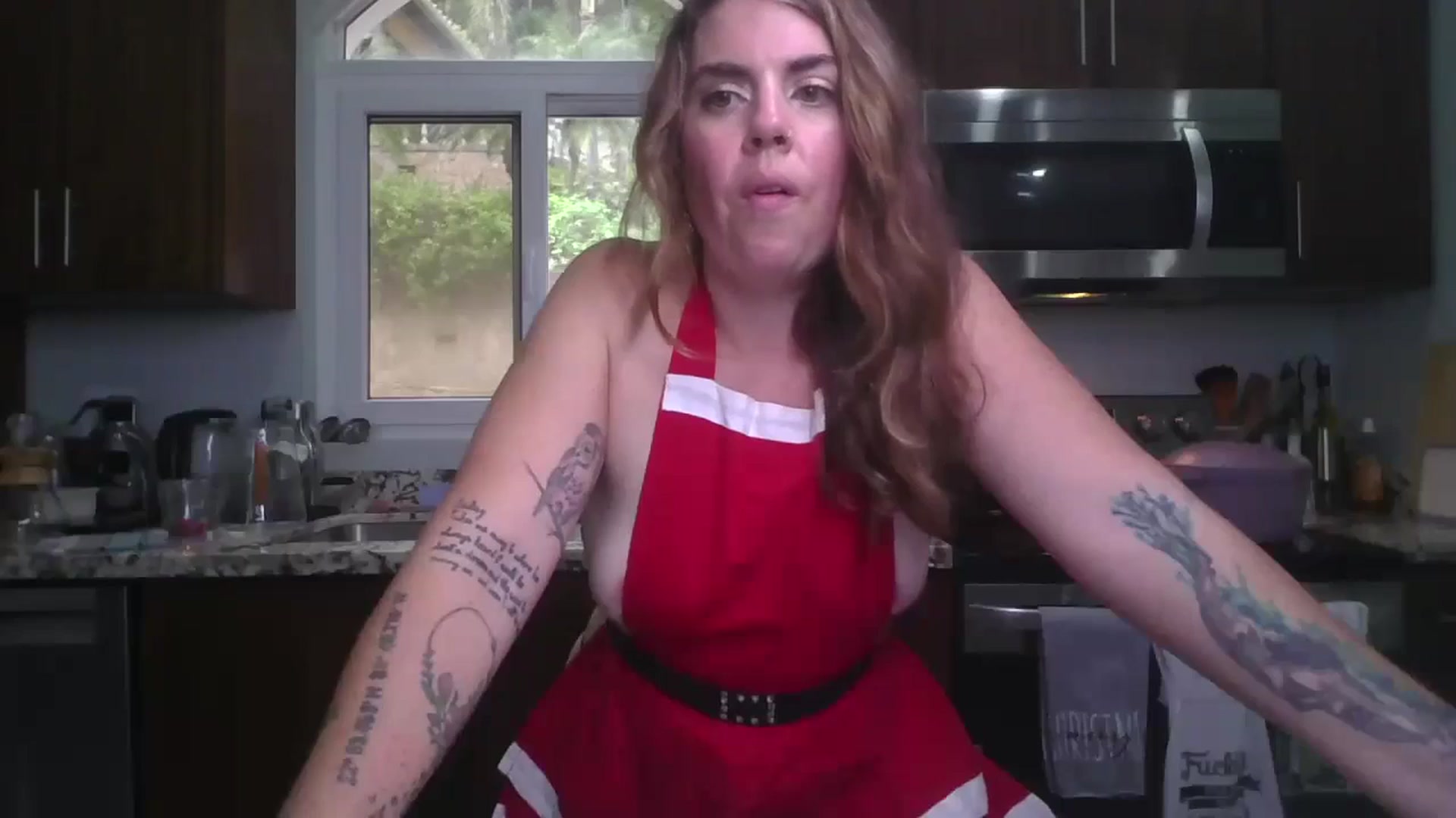 Gallery image thumbnail from IslandQueenR's myfreecams stream on, 12/24/2024, 21:24 image 15 of 20