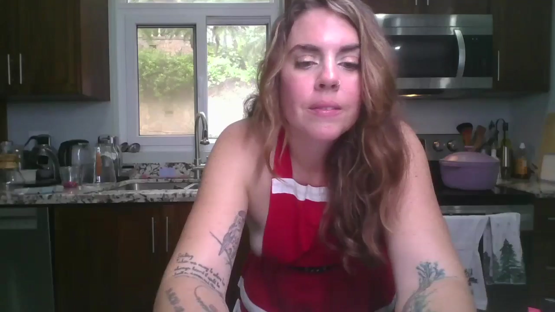 Gallery image thumbnail from IslandQueenR's myfreecams stream on, 12/24/2024, 21:24 image 18 of 20