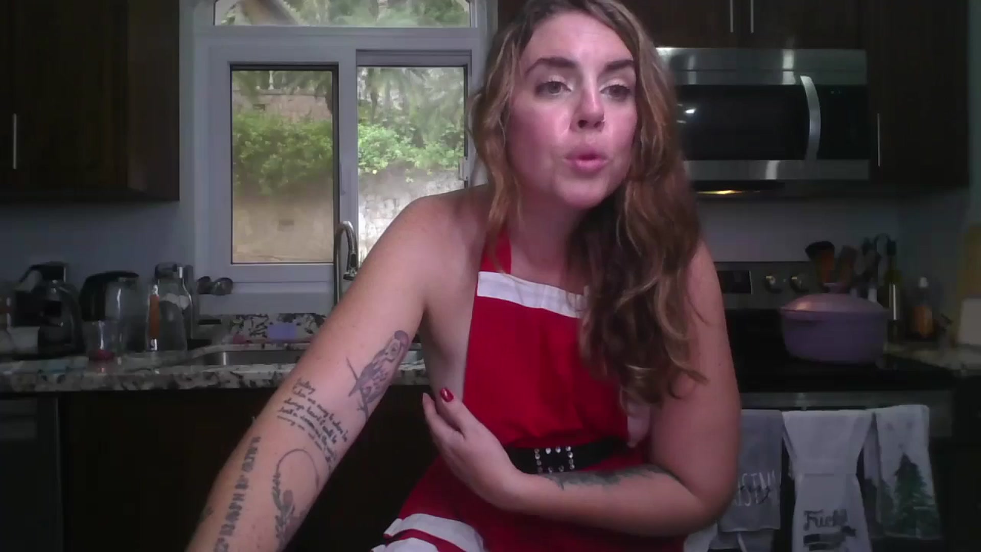 Gallery image thumbnail from IslandQueenR's myfreecams stream on, 12/24/2024, 21:24 image 1 of 20