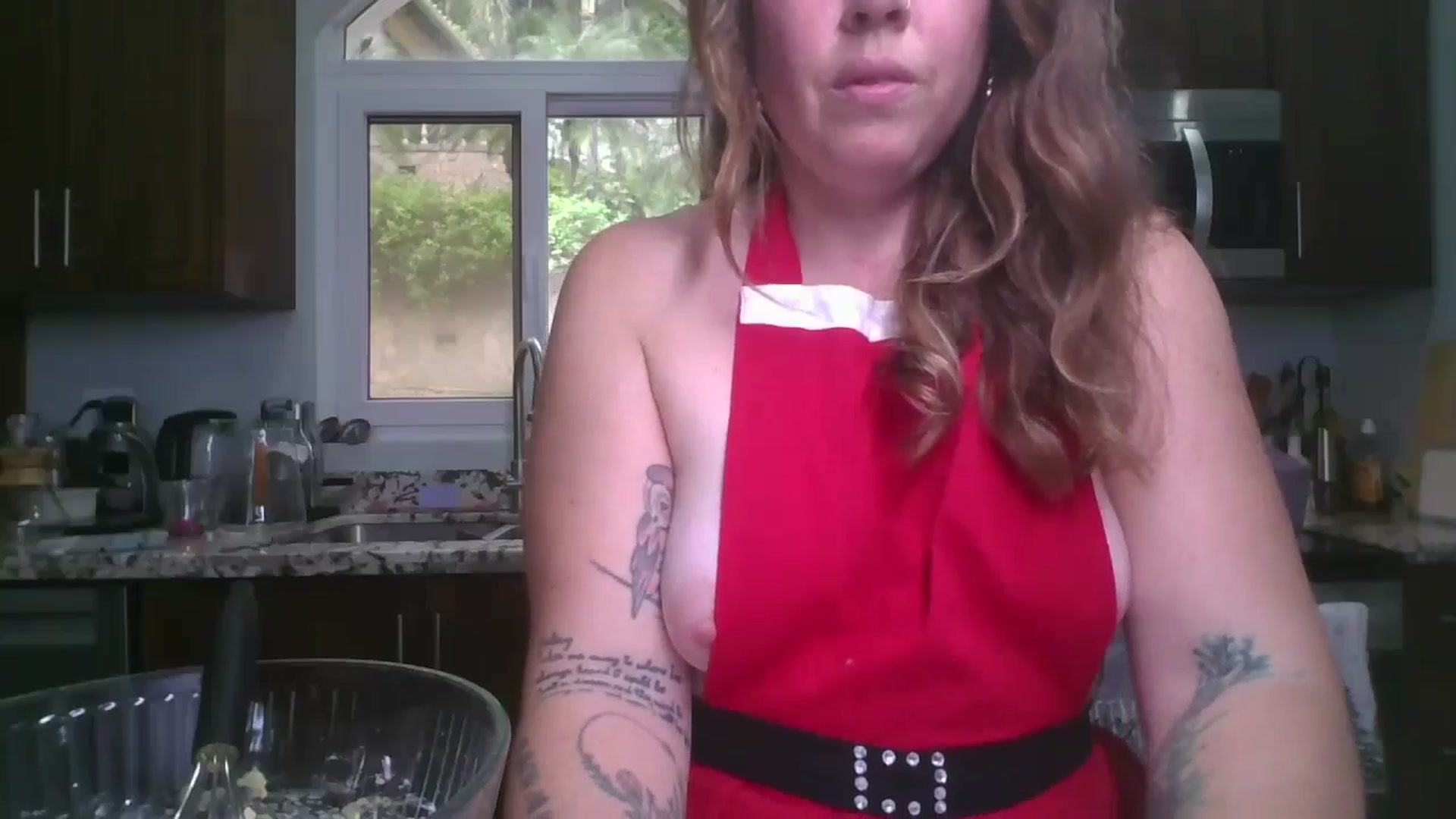 Gallery image thumbnail from IslandQueenR's myfreecams stream on, 12/24/2024, 21:24 image 11 of 20