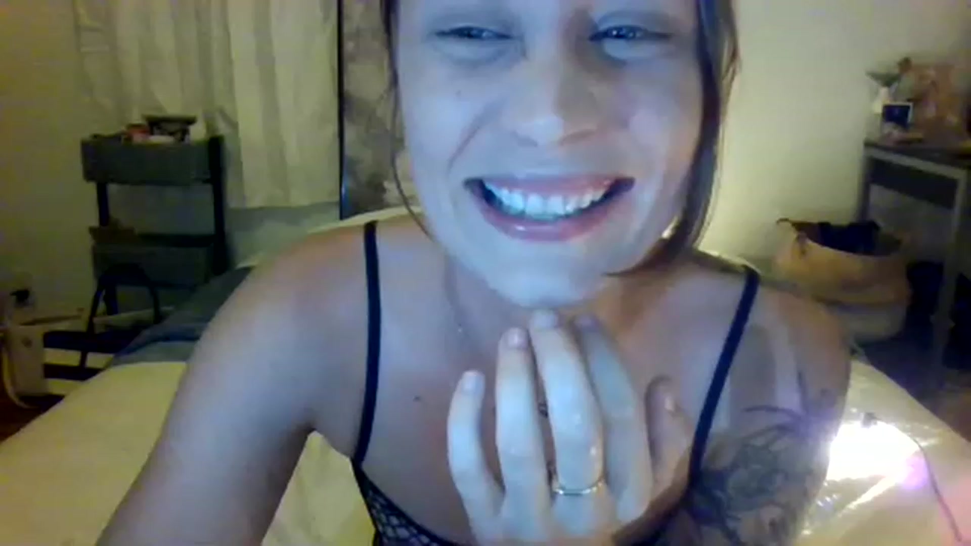 Gallery image thumbnail from Islandmilf's myfreecams stream on, 01/01/2023, 11:38 image 18 of 20
