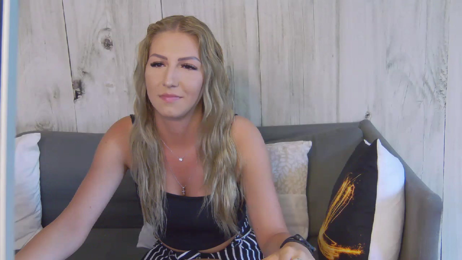 Gallery image thumbnail from IssaBelleee's myfreecams stream on, 07/30/2024, 11:53 image 4 of 20