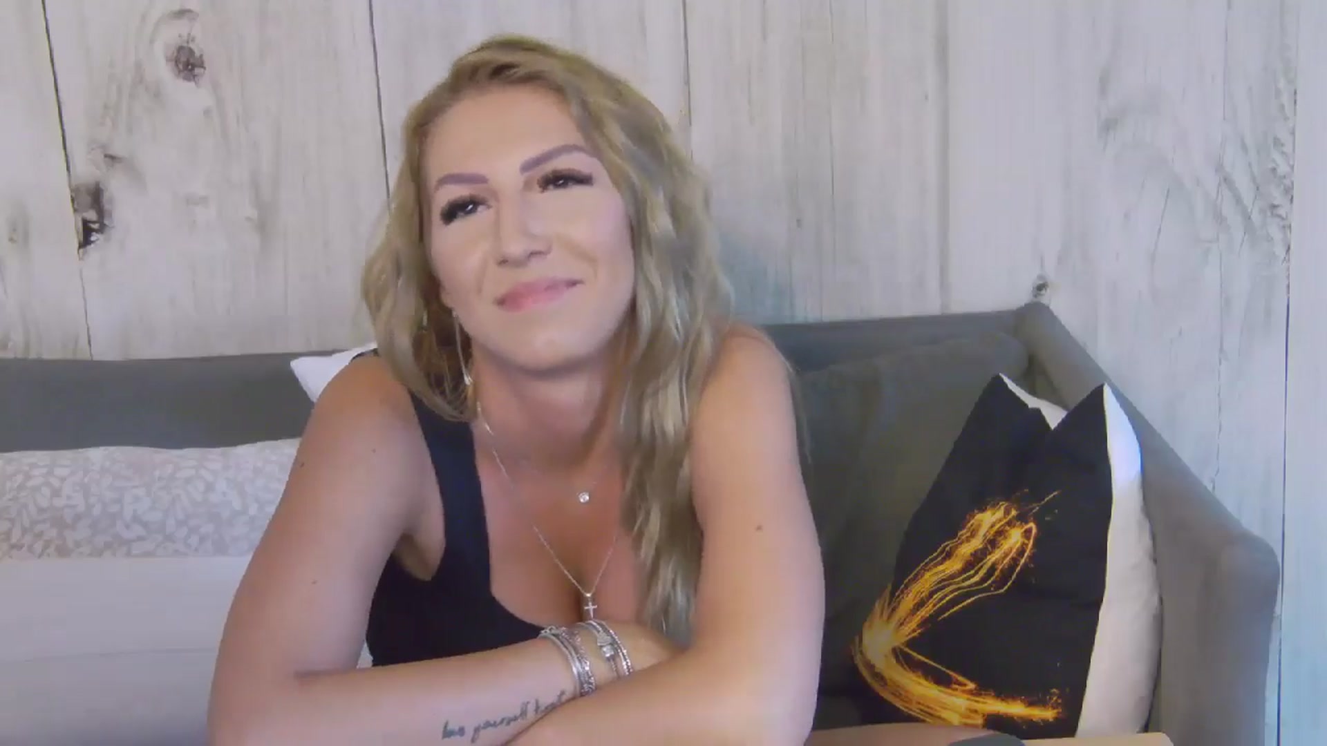 Gallery image thumbnail from IssaBelleee's myfreecams stream on, 07/30/2024, 14:38 image 11 of 20