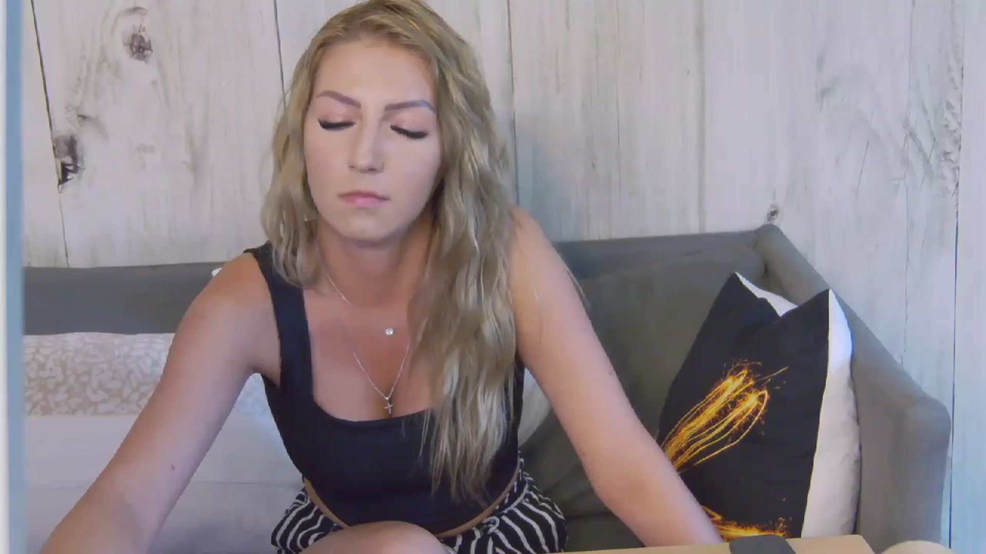 Gallery image thumbnail from IssaBelleee's myfreecams stream on, 07/30/2024, 14:38 image 13 of 20