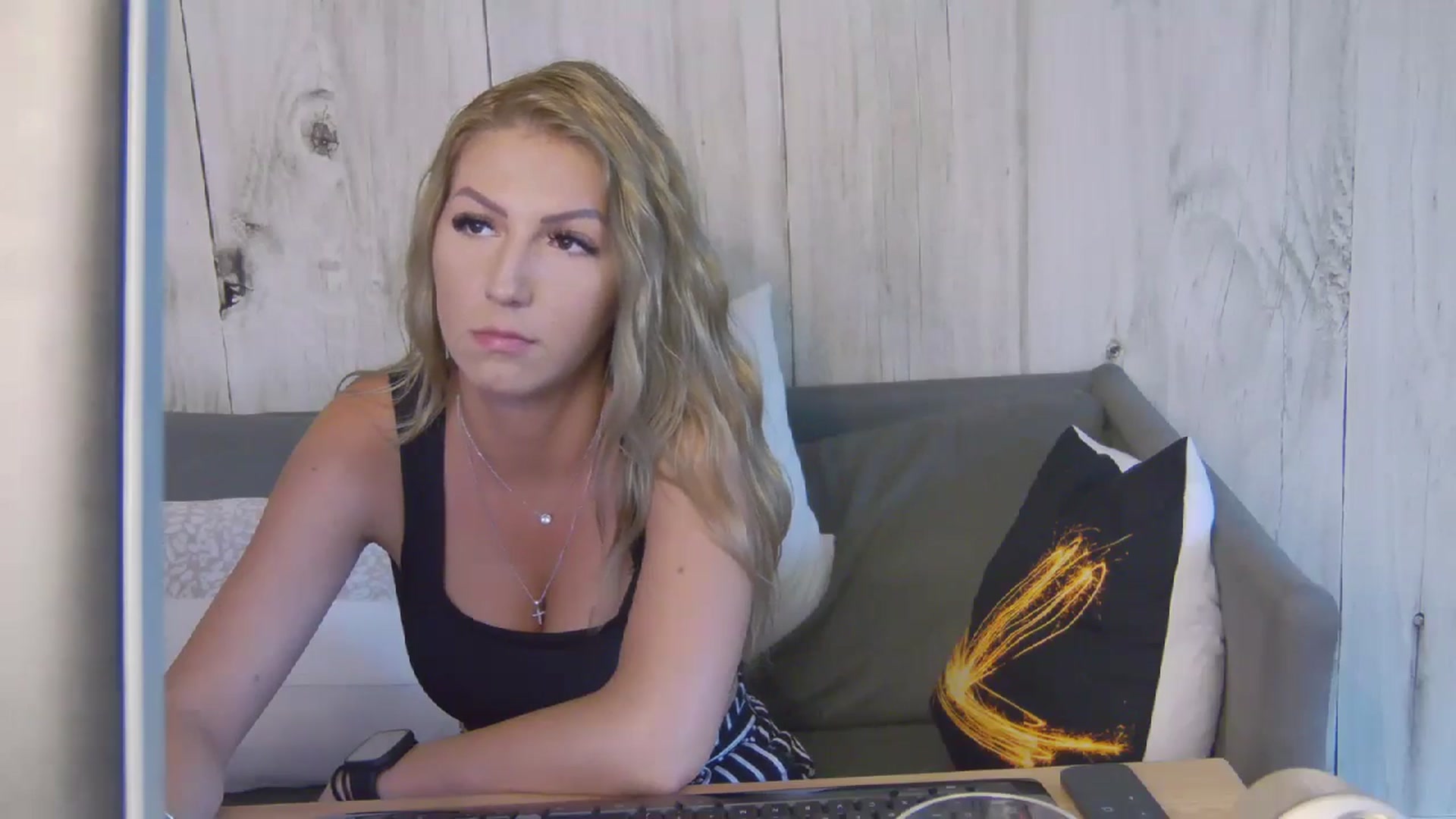 Gallery image thumbnail from IssaBelleee's myfreecams stream on, 07/30/2024, 14:38 image 18 of 20