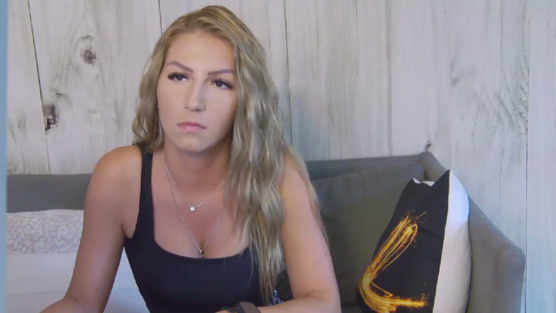 Gallery image thumbnail from IssaBelleee's myfreecams stream on, 07/30/2024, 14:38 image 4 of 20