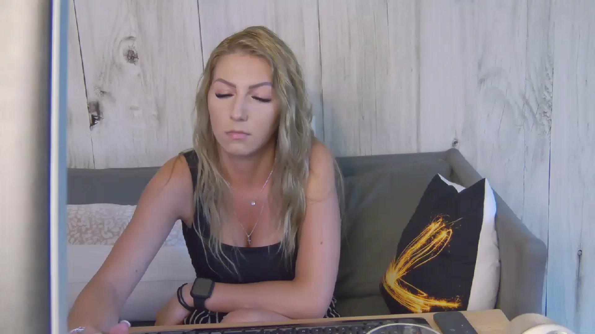 Gallery image thumbnail from IssaBelleee's myfreecams stream on, 07/30/2024, 14:38 image 20 of 20