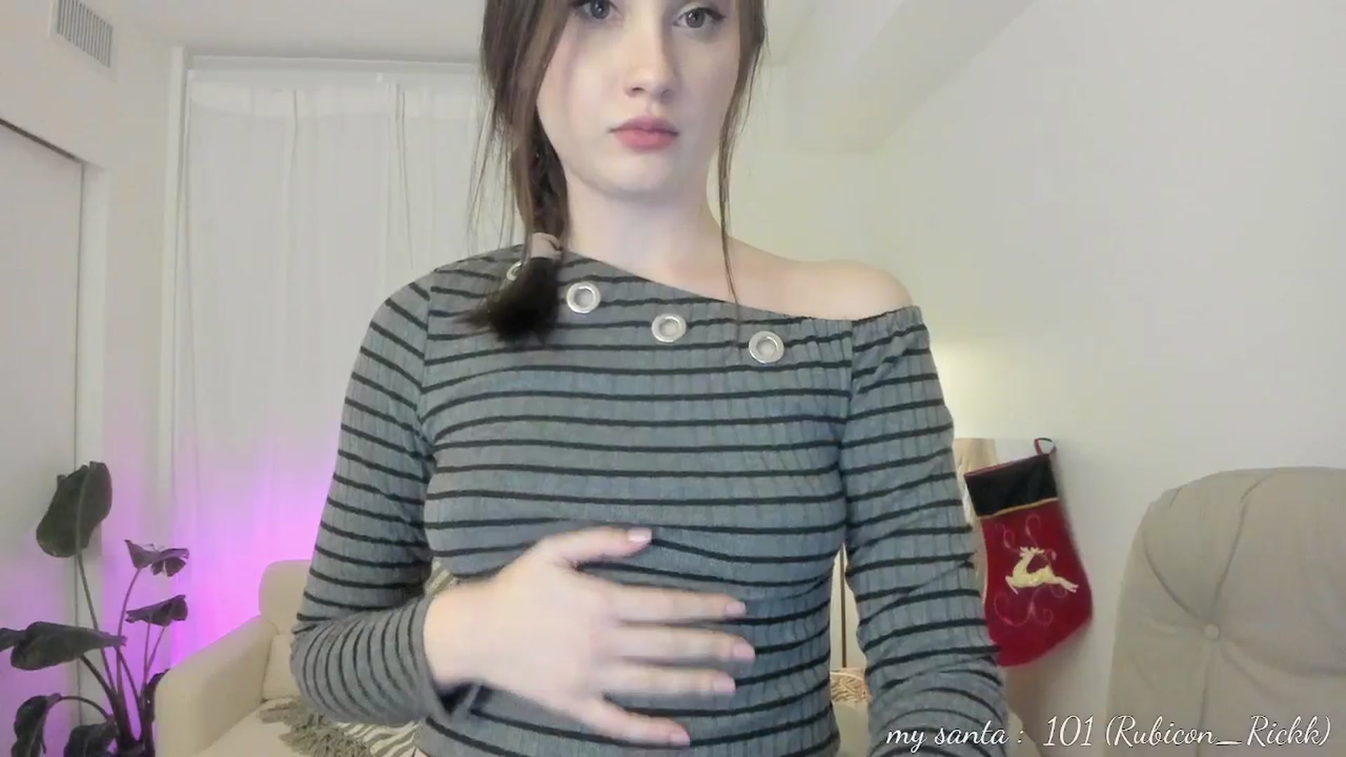 Gallery image thumbnail from IssaXmas's myfreecams stream on, 12/19/2025, 02:03 image 3 of 20