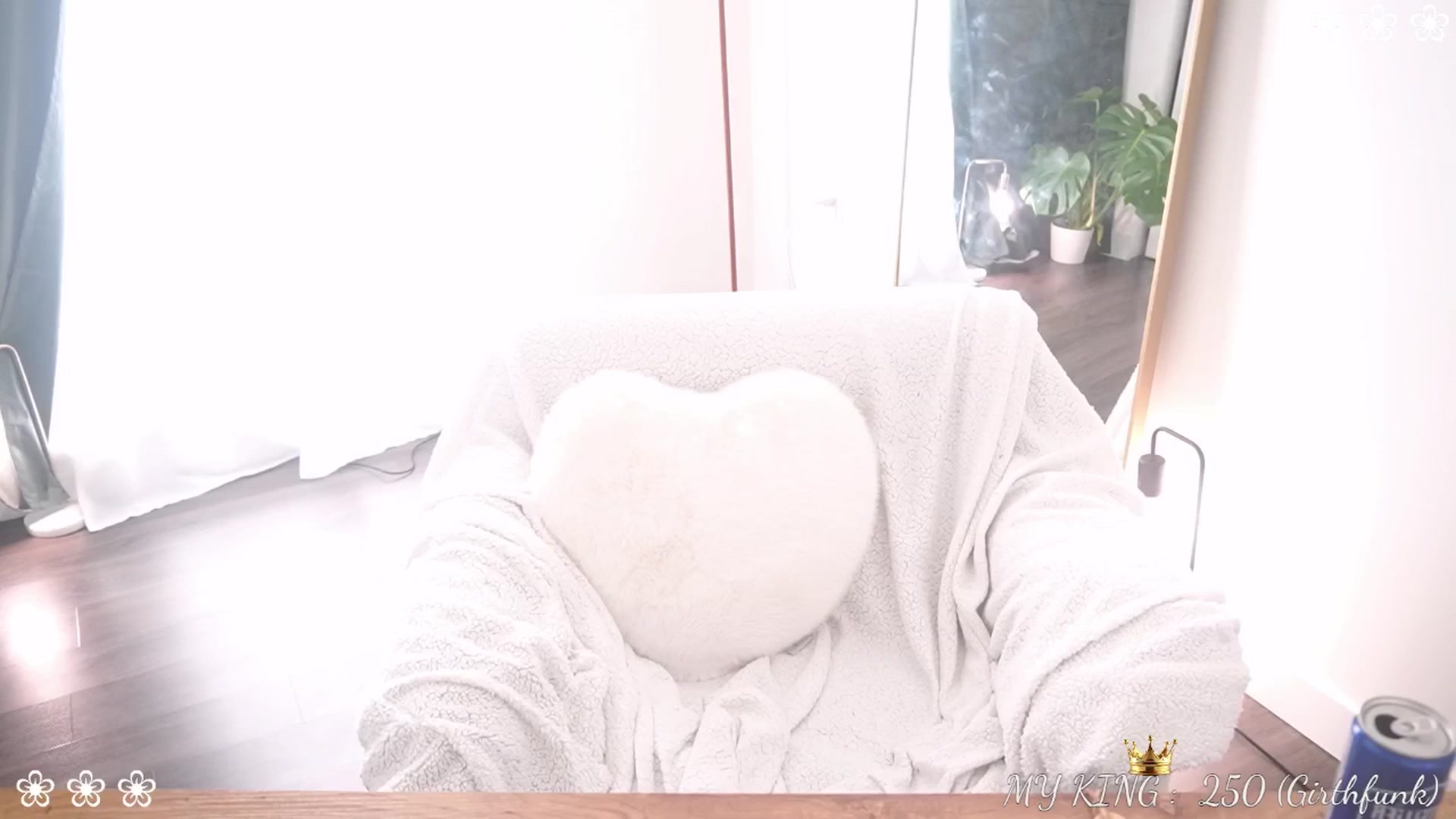 Gallery image thumbnail from Issa_'s myfreecams stream on, 06/05/2025, 23:32 image 15 of 20